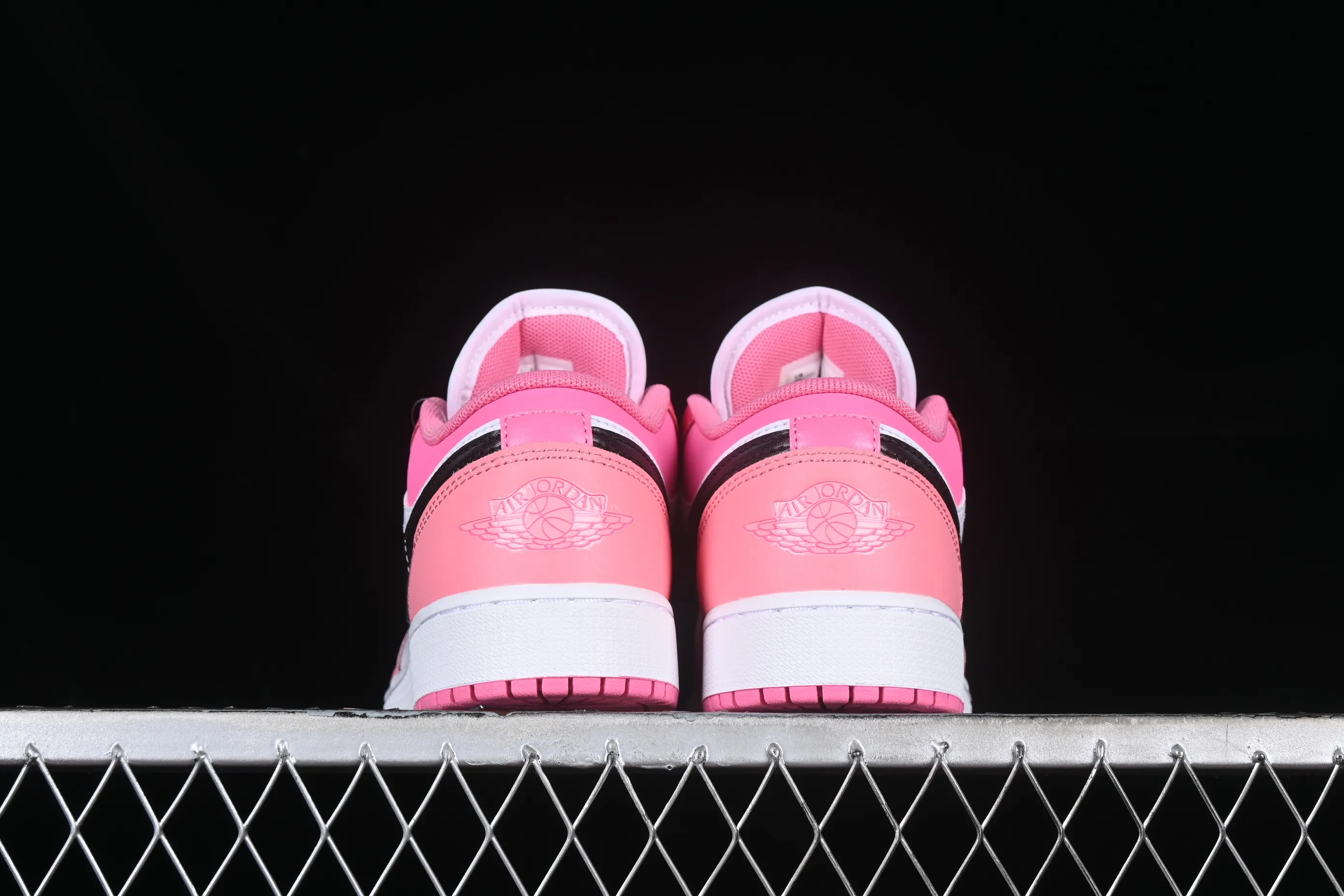 All categories Air Jordan Jordan series basketball shoes Air Jordan 1 Low G version pure original Air Jordan 1 Low AJ1 Joe 1 white pink low-top cultural basketball shoes 553560-162